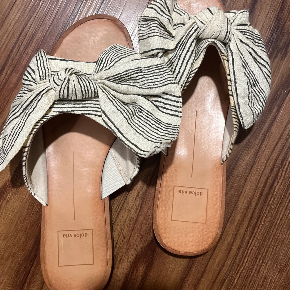 Dolce Vita Parin Flop Bow Sandals